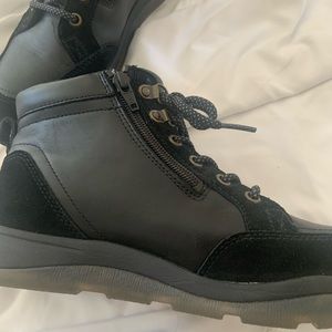 Vionic Black High-Top Leather Boots with Lace-Up and Zipper Size 8M